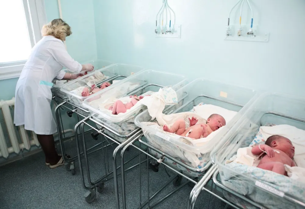 Premieră medicală națională la Iași : Primul caz de cvadrupleți născuți din mamă COVID – 19 pozitivă 