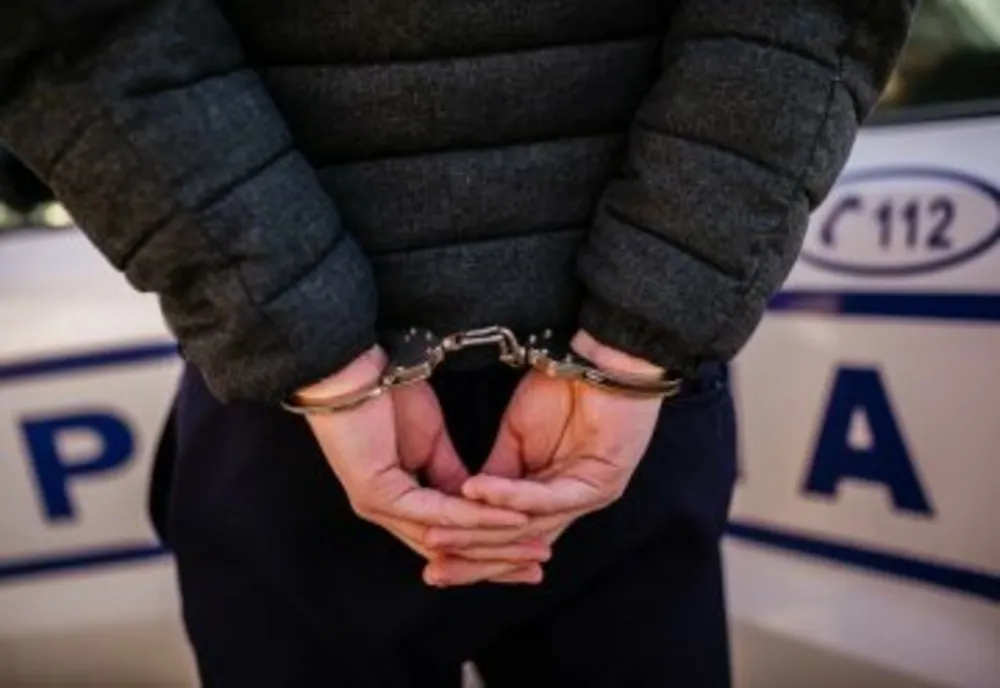 La 18 ani, în arest pentru furt calificat