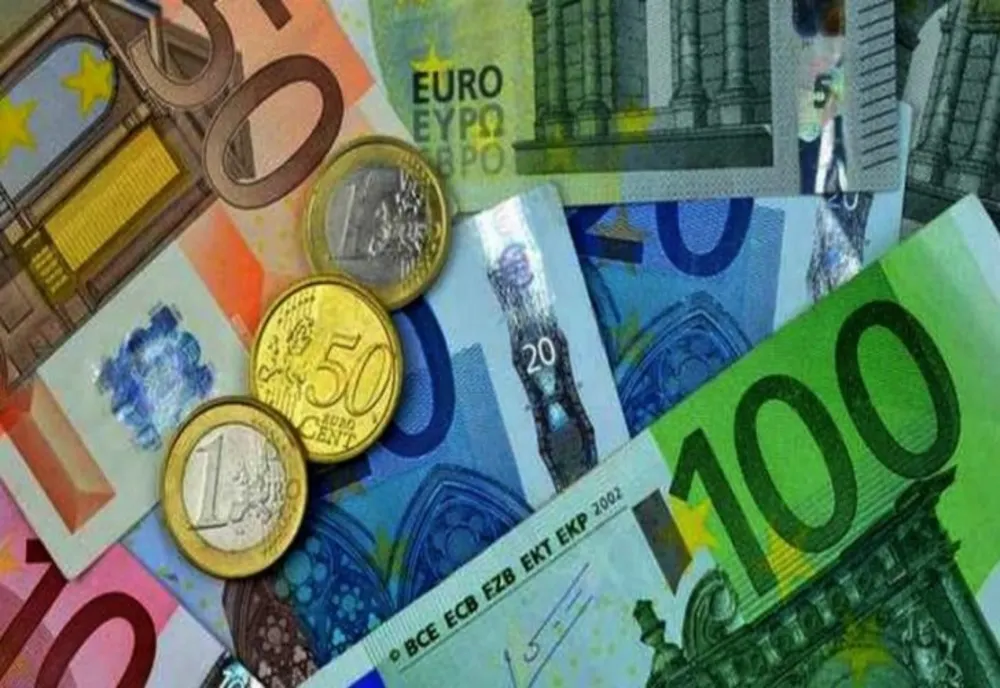 Euro a atins un nou maxim istoric