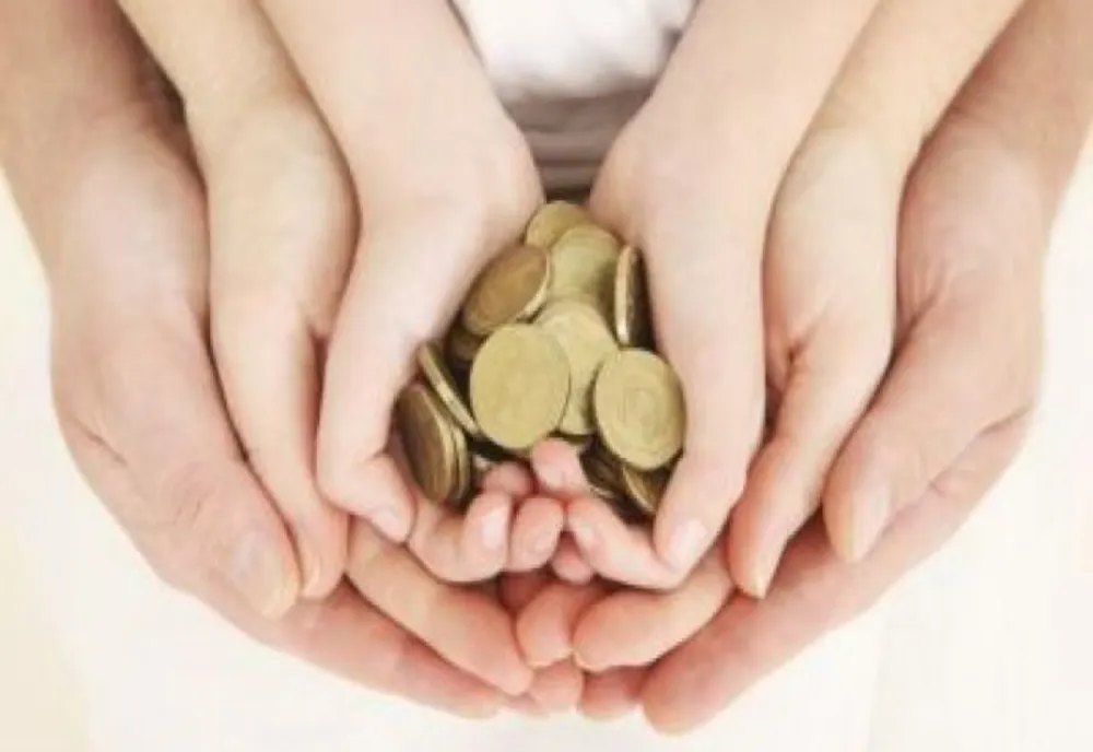 Noi decizii pregătite de Guvern pentru concediul şi indemnizaţia lunară pentru creşterea copiilor