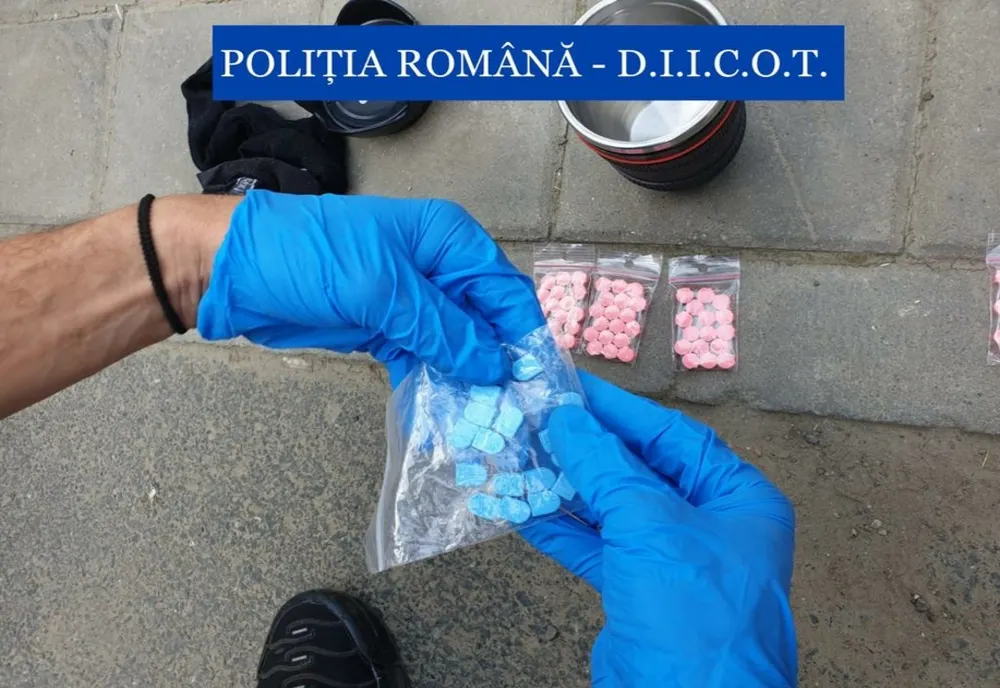 Traficant de droguri prins în flagrant! Unde vindea  comprimatele MDMA 