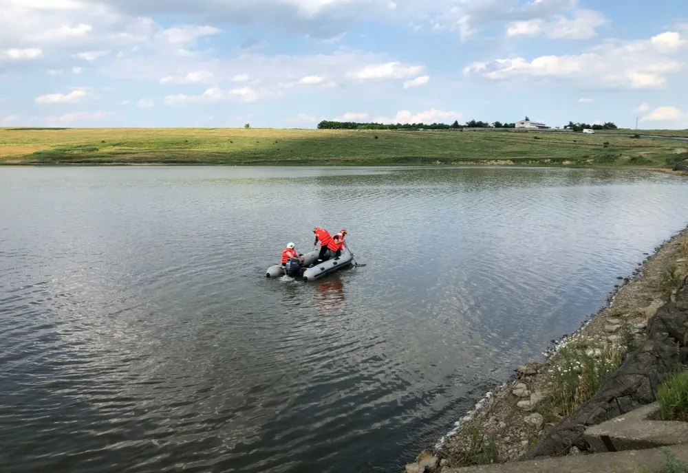 Misiune de căutare: Adolescent de 15 ani, dispărut în apele unui lac. 