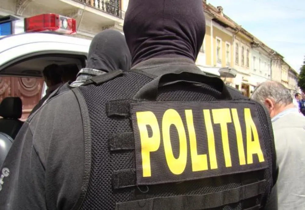 Strângea bani pentru cazuri sociale cu acte false 