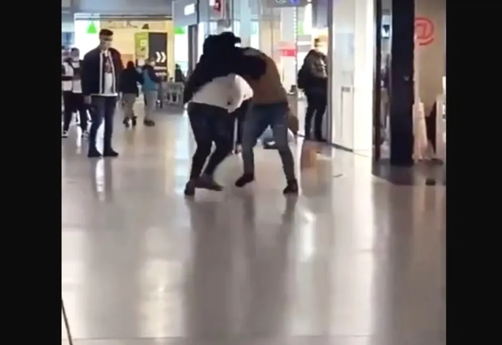 Un bărbat a afost agresat pe o stradă din Iași