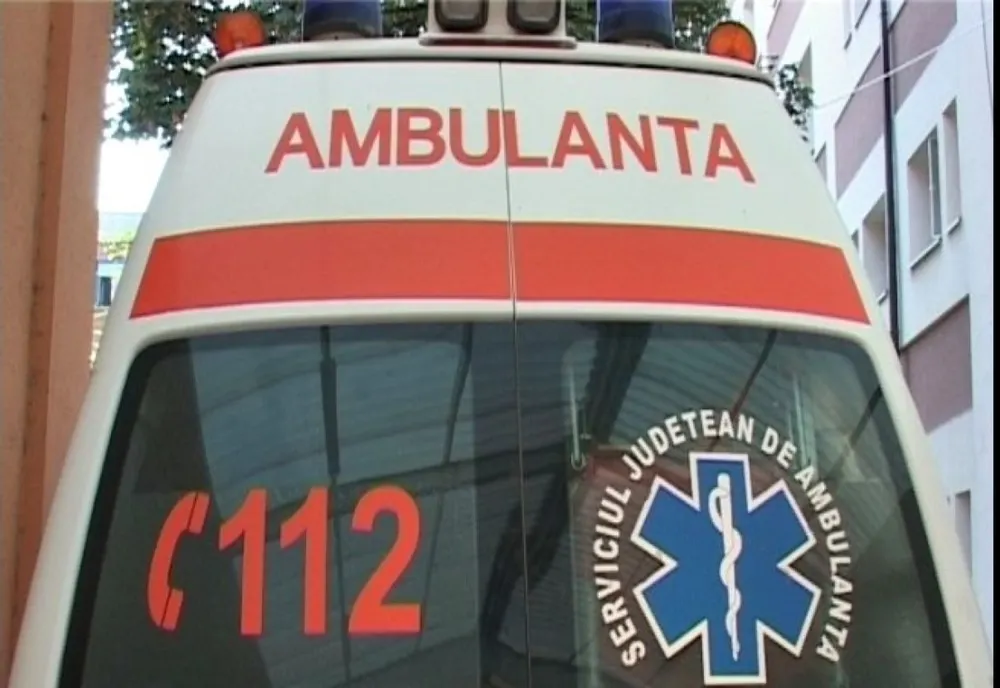 La un pas de tragedie: copil de 3 ani, cu arsuri pe față după ce s-a jucat cu benzină, căreia i-a dat foc