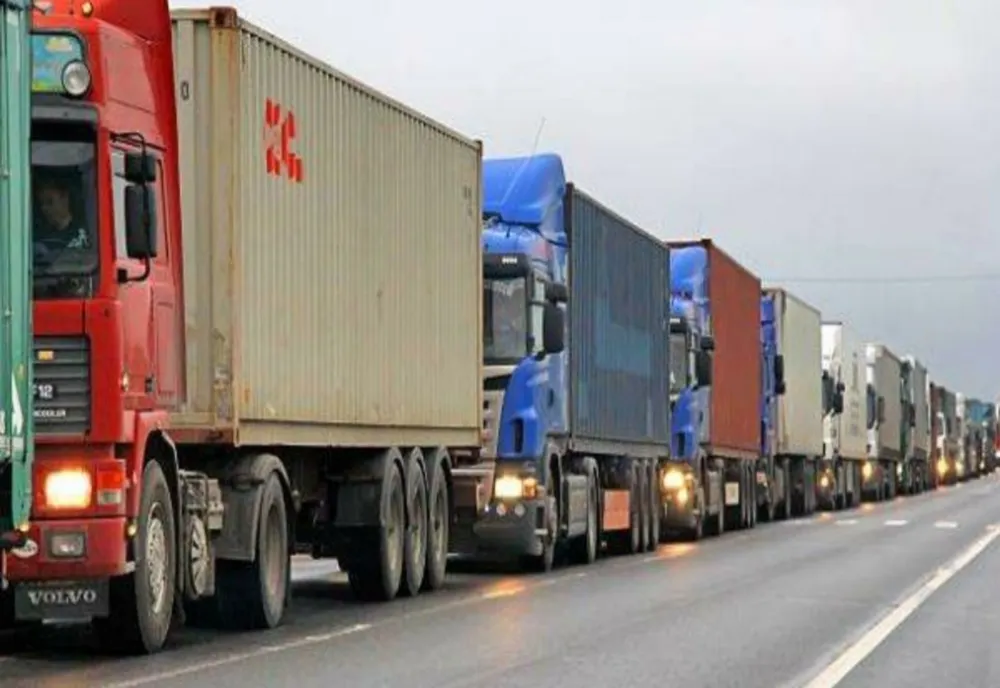 Protest în Piața Victoriei. Transportatorii blochează Capitala cu TIR-urile