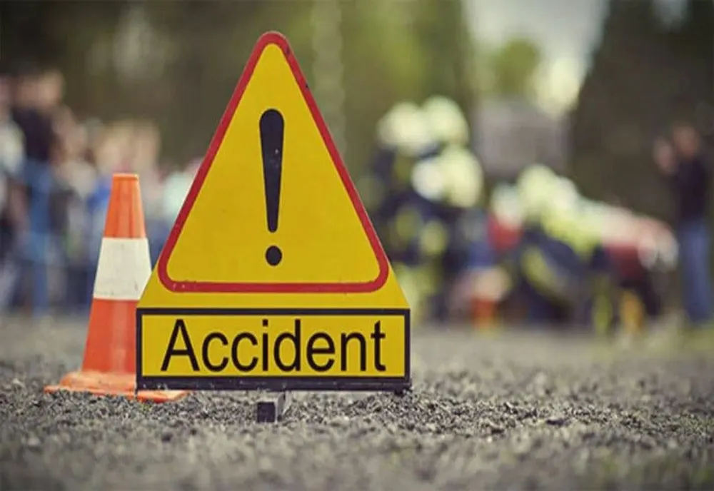 Accident: Un autoturism a intrat îmtr-un utilaj