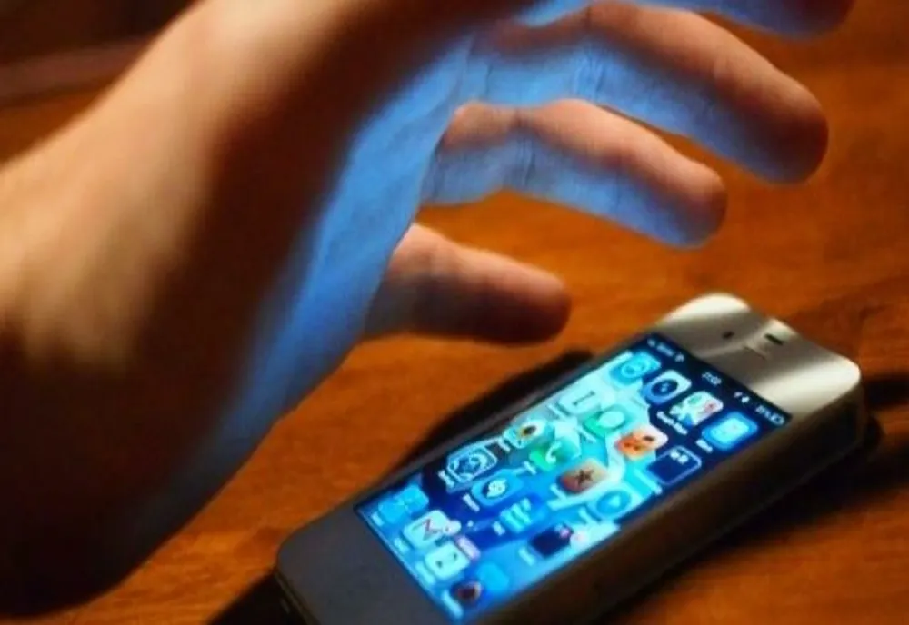 A lăsat-o fără telefon! 