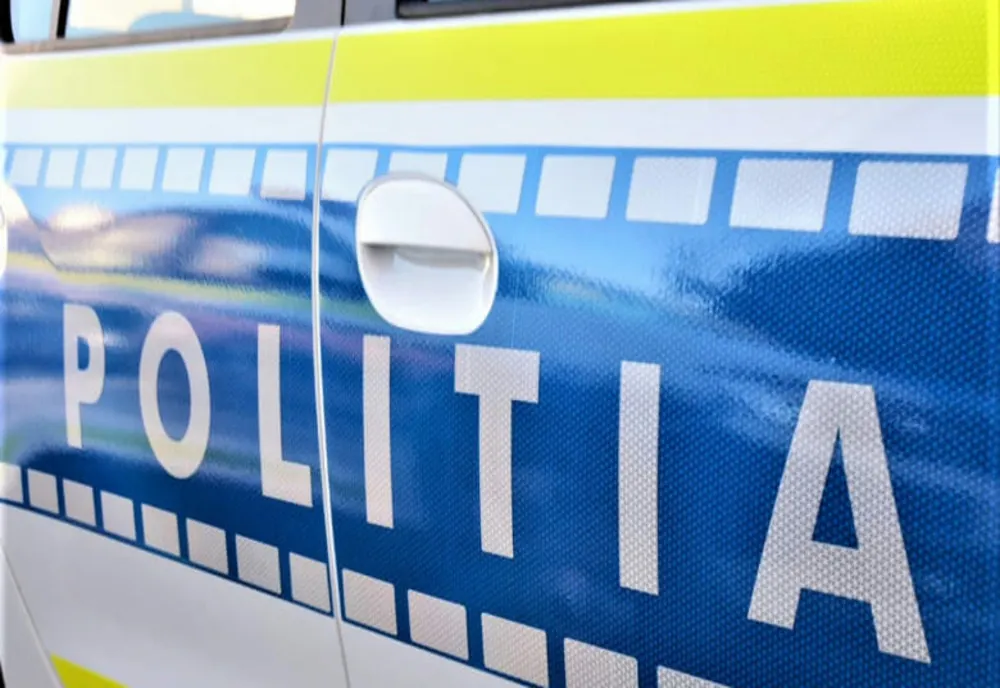 Ţigări și articole pirotehnice, CONFISCATE  de polițiști
