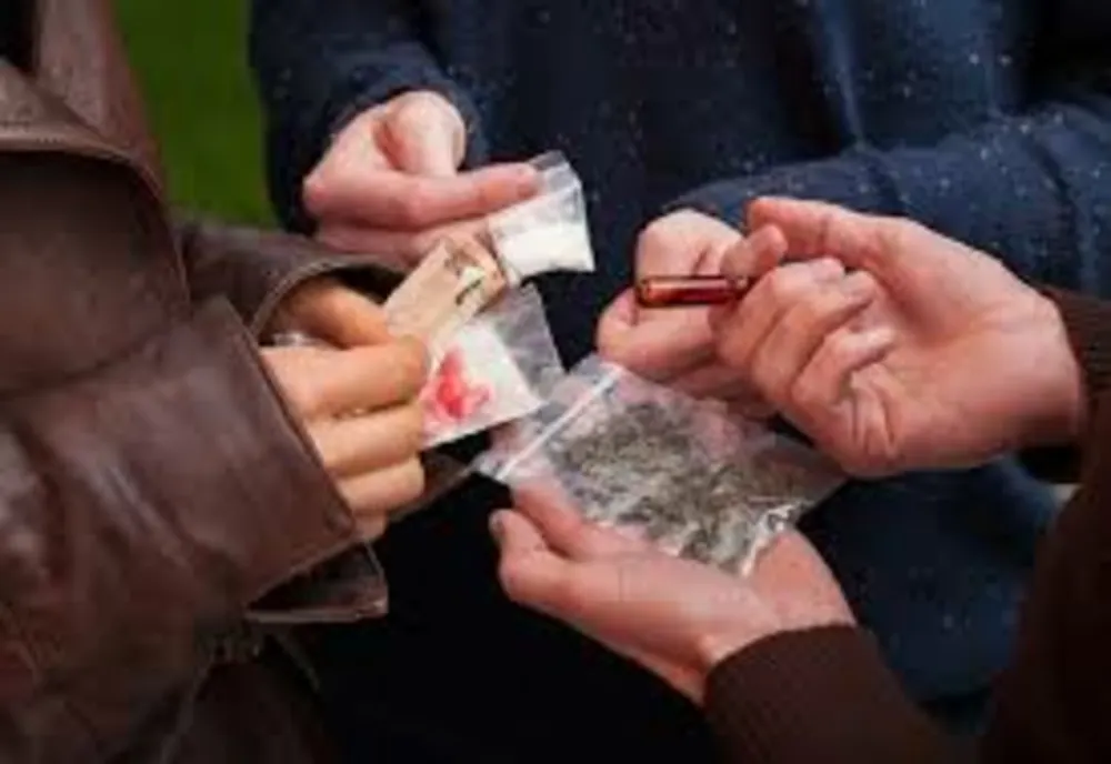 Șase ani de închisoare pentru un traficant de droguri din Iași