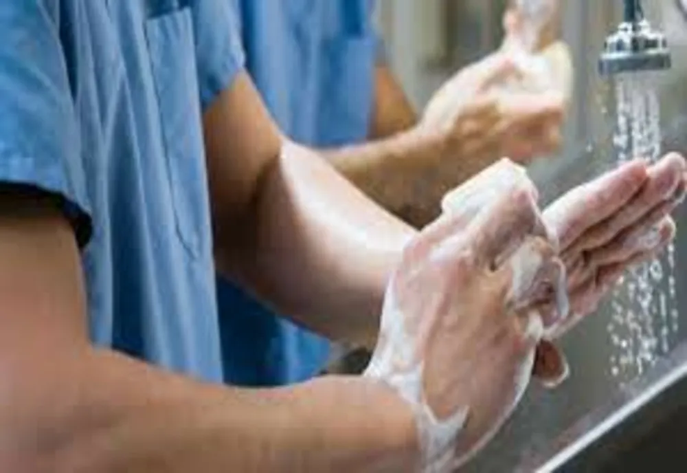 Sute de medici ucraineni fac cursuri online de chirurgie de război: Pregătiți-vă pentru ce este mai rău!