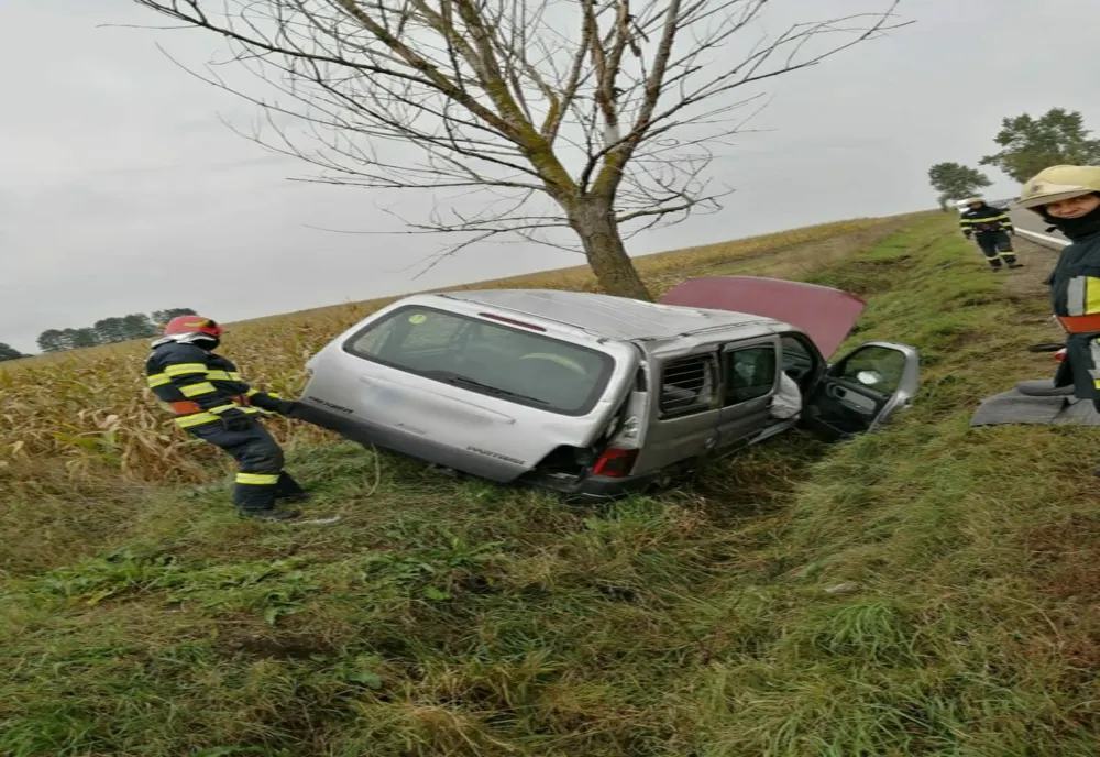 Un șofer beat s-a răsturnat cu mașina! Pe lângă răni, incidentul i-a adus și dosar penal