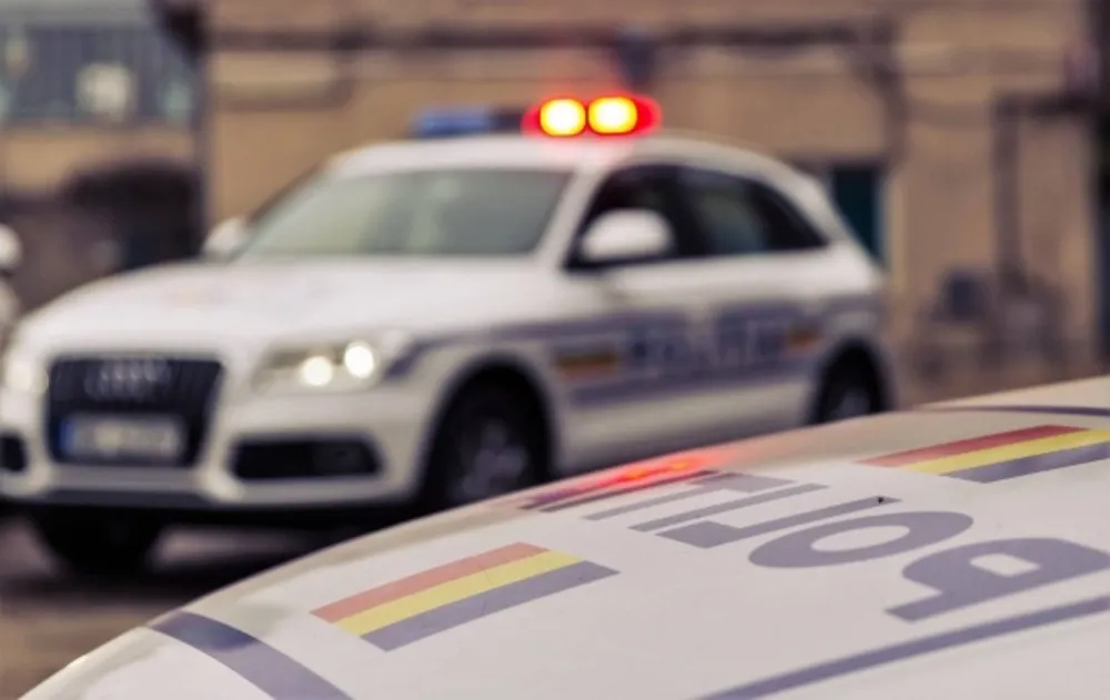 Dosar penal pentru un bărbat care și-a însușit borseta uitată de un copil pe o bancă