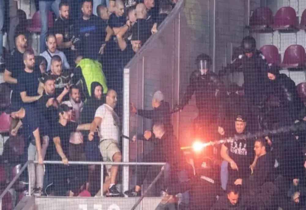 Scandal la meciul România – Bosnia. Bătaie în tribune între suporteri, au intervenit jandarmii - FOTO&VIDEO