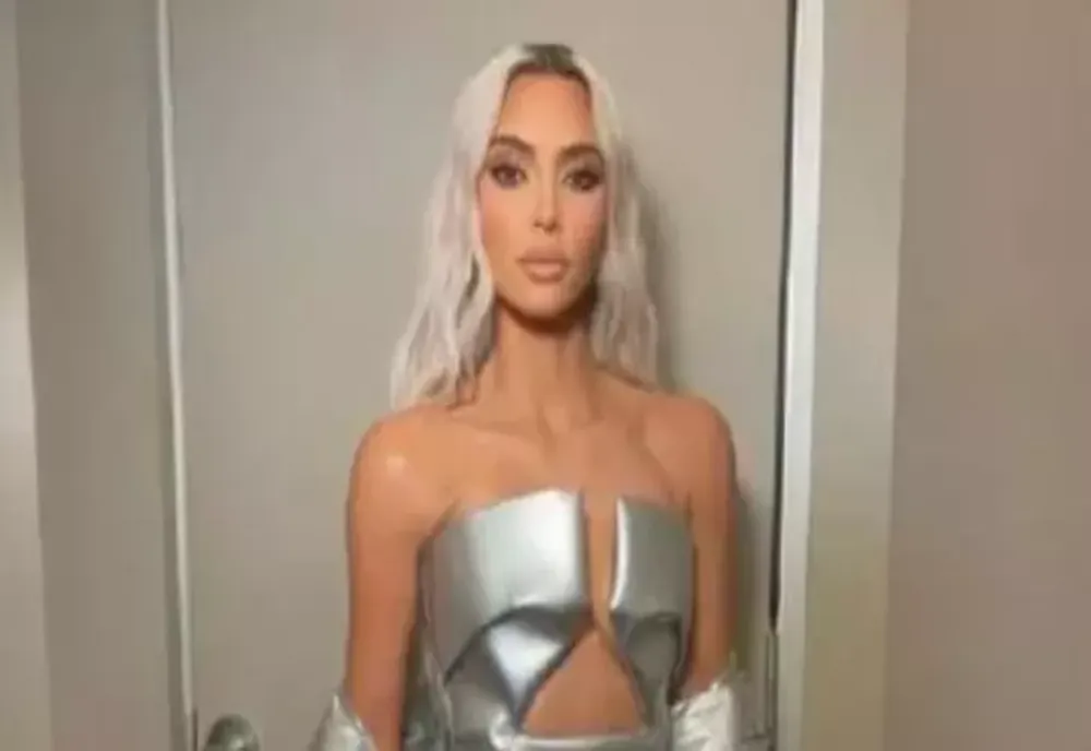 8 celebrități care nu văd rostul dușului zilnic - Nume mari de la Hollywood sunt de părere că baia regulată poate aduce mai multe probleme