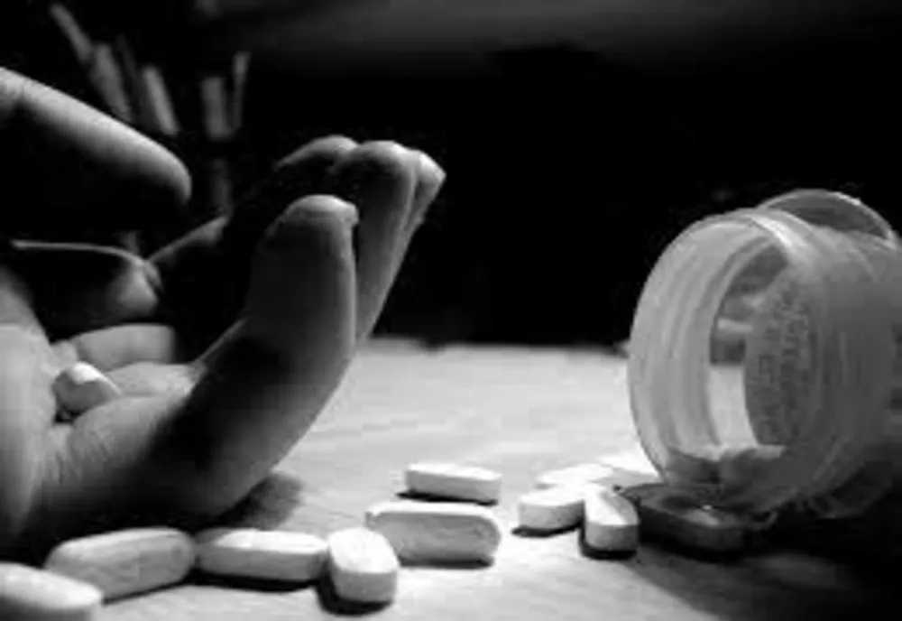 Găsită fără suflare într-o pensiune din Neamț!  În cameră au fost găsite mai multe ambalaje de medicamente