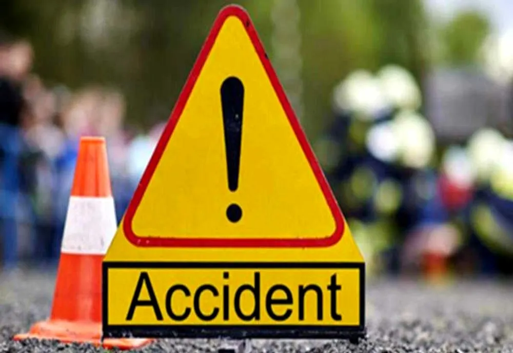 Două autoturisme implicate într-un accident rutier la Tomești