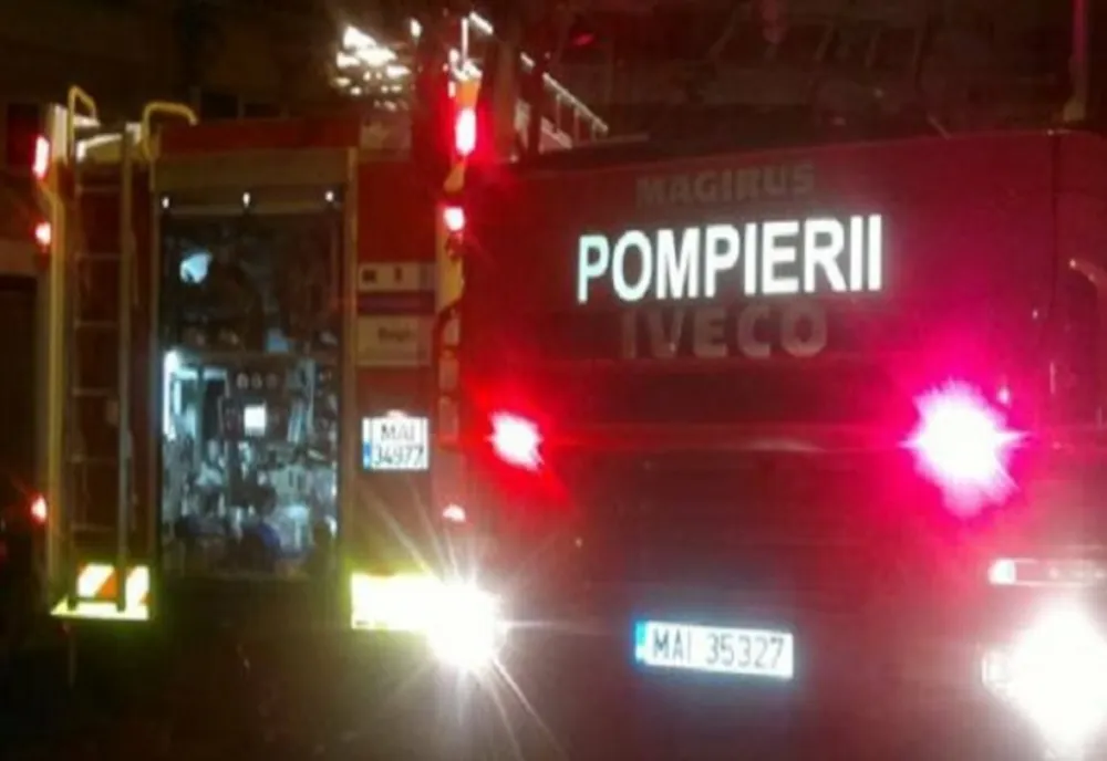 Incendiu la o boxă dintr-un bloc cu locuințe din Iași