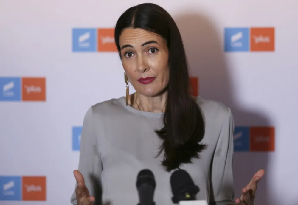 CLOTILDE ARMAND CALCĂ ÎN PICIOARE DECIZIA BEC ȘI ÎL SUSȚINE PE NICUȘOR DAN PE REȚELELE DE SOCIALIZARE