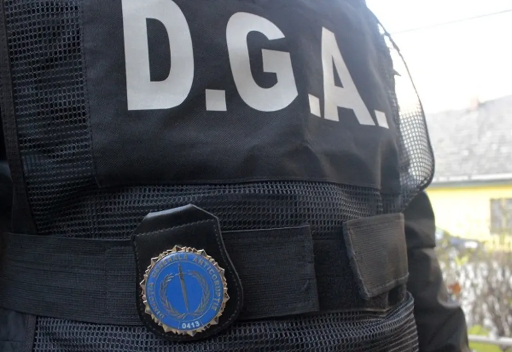 Un șofer beat a promis unui polițist suma de 2.800 de lei pentru a-l scăpa de dosar penal. Ce a pățit bărbatul