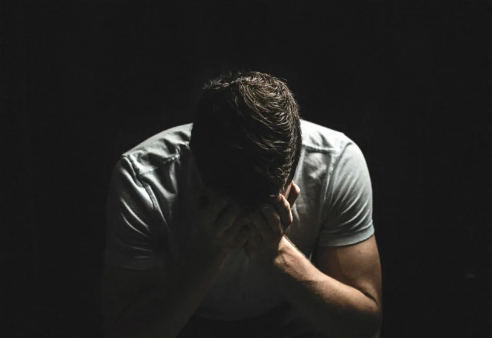 De ce bărbații nu pot să-și exprime sentimentele ca femeile