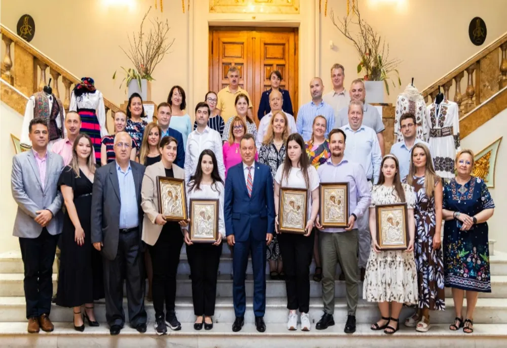 ASE răsplătește performanța. Studenții cu rezultate remarcabile, premiați cu icoane de valoare, în parteneriat cu Patriarhia Română