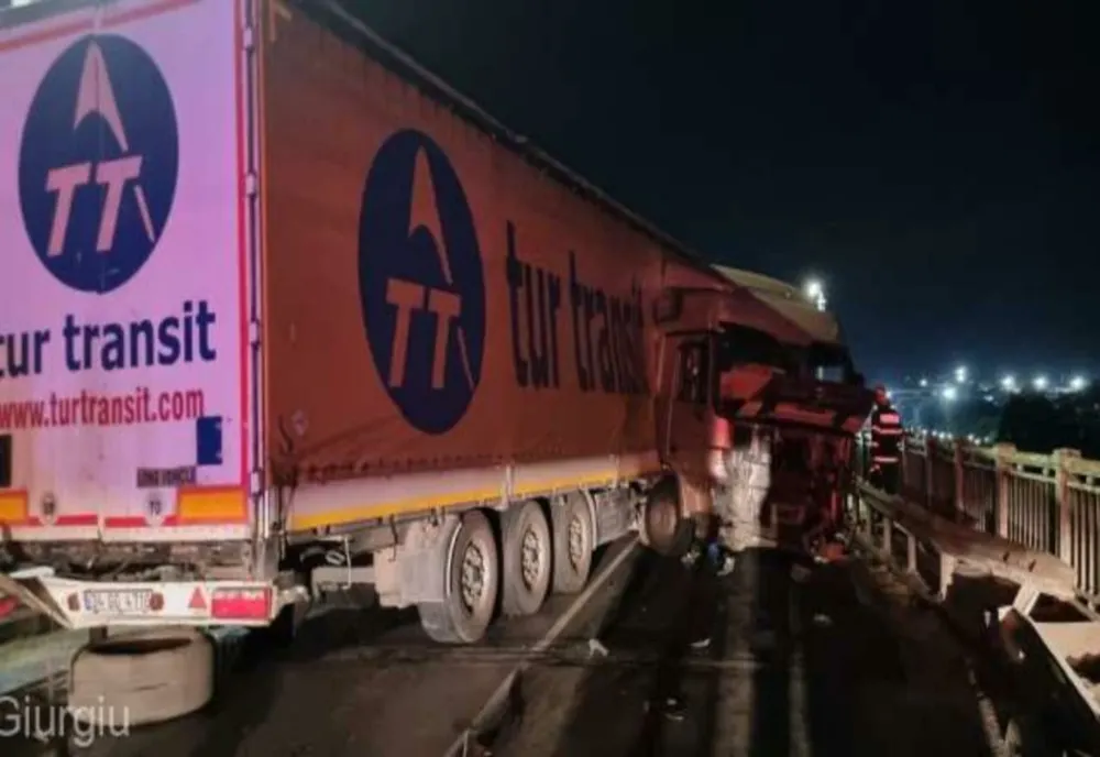 Accident pe Podul Prieteniei de la Giurgiu. Traficul este oprit