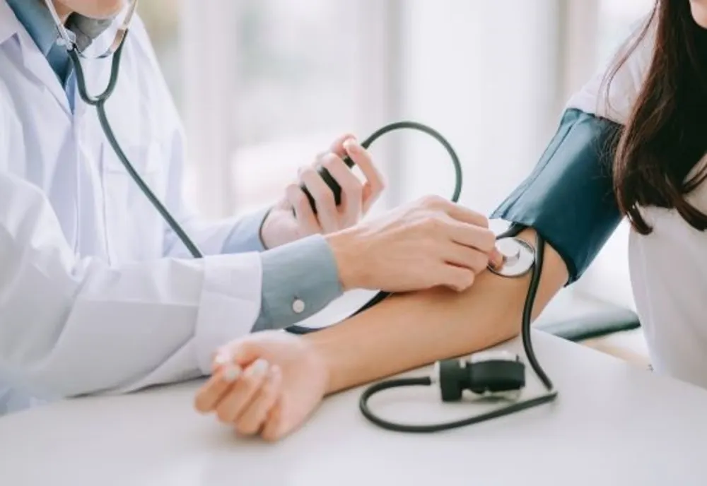 La ce valori ale tensiunii arteriale trebuie să mergem la spital