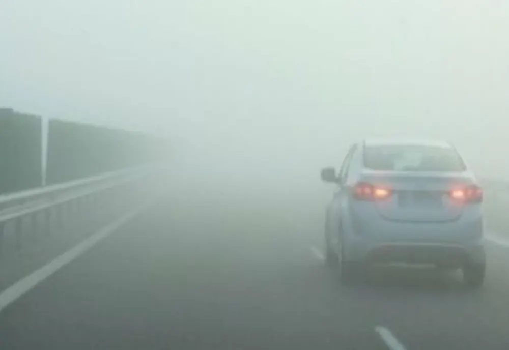 Avertisment Infotrafic: ceață densă în 17 județe și condiții pentru formarea ghețușului