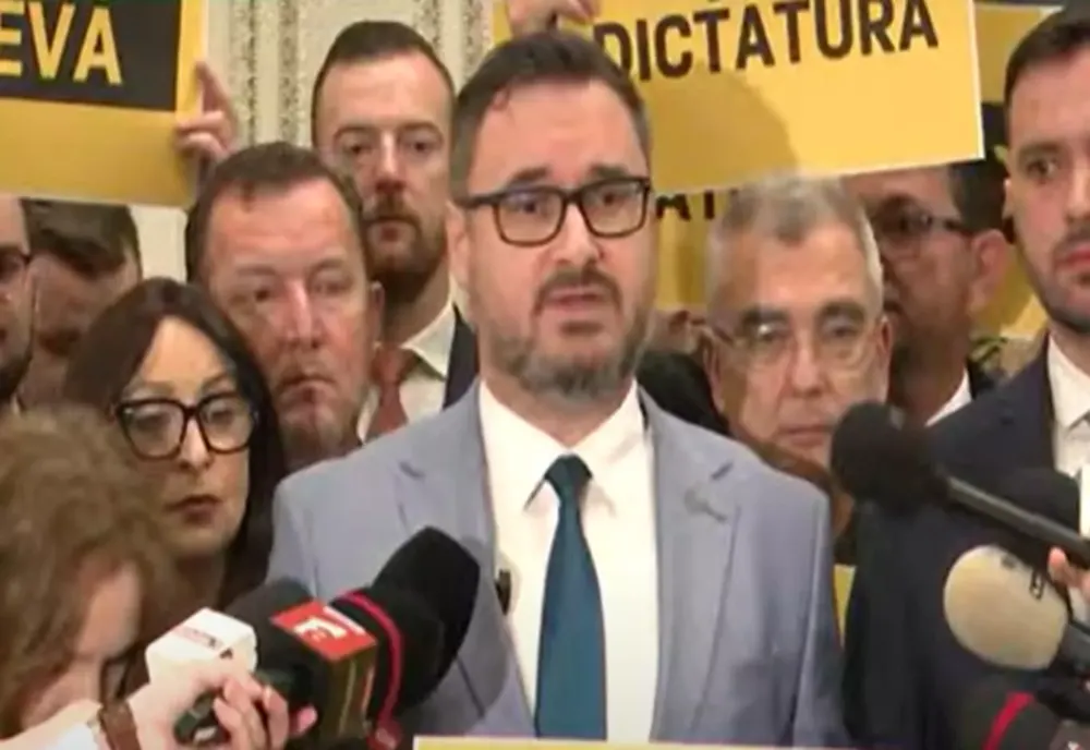 AUR ÎI CERE LUI BECALI SĂ DEMISIONEZE DIN PARLAMENT. DAN TĂNASĂ: UN BUFON SINISTRU. AR FI CAZUL SĂ NE DEMONSTREZE CĂ NU ESTE ȘI MILOG!