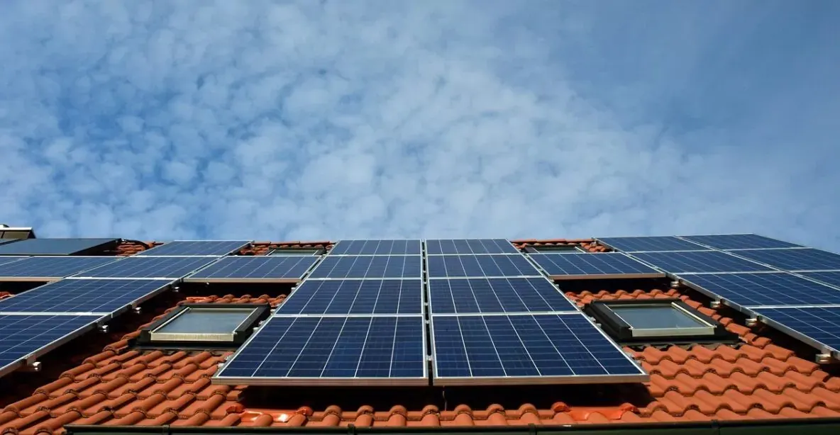 ROMÂNII PLĂTESC DE TREI ORI MAI MULT PE ENERGIA HIDRO: ÎNTREBĂRI FĂRĂ RĂSPUNS CĂTRE HIDROELECTRICA