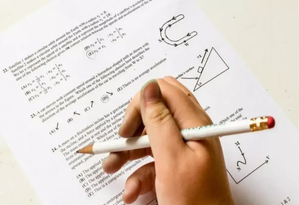 EVALUAREA NAȚIONALĂ 2025. ELEVII SUSȚIN, ASTĂZI, PROBA LA MATEMATICĂ