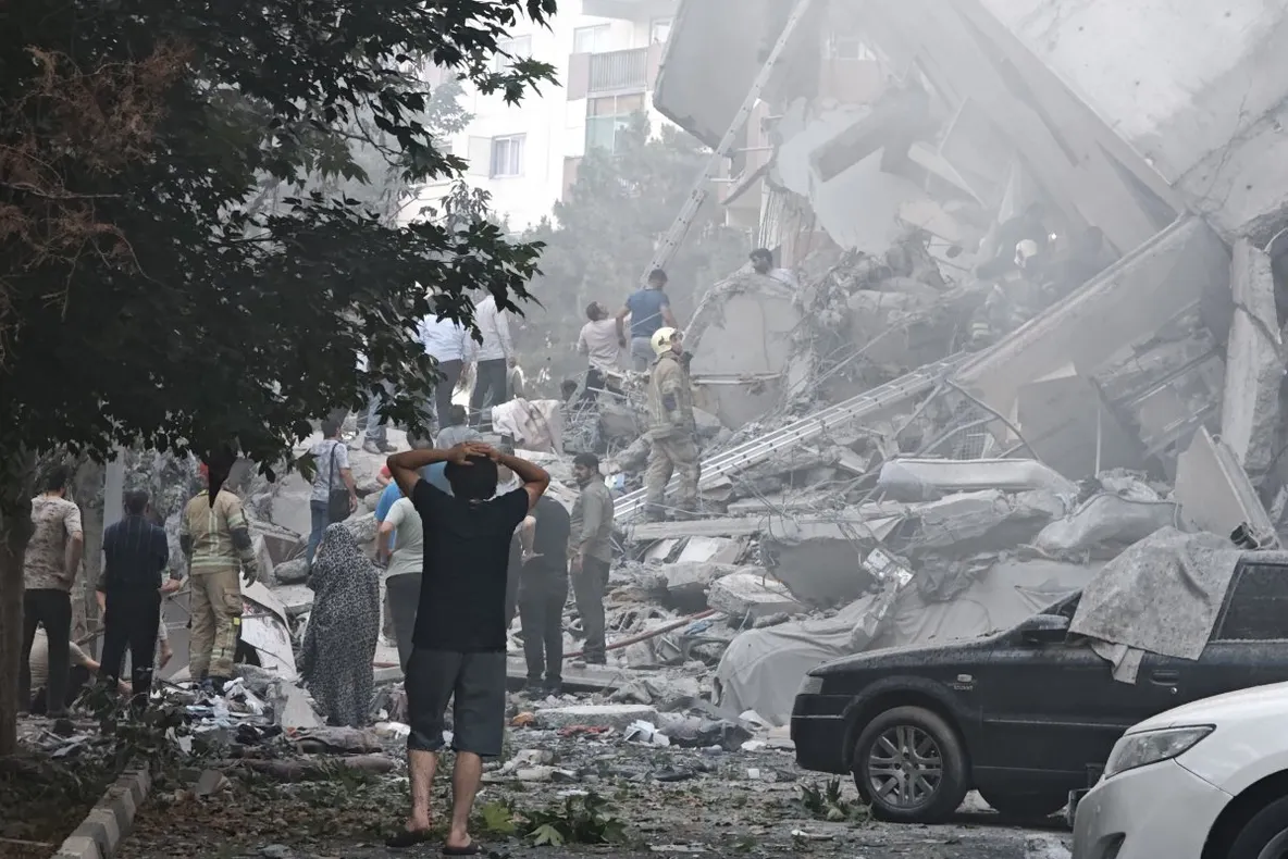 ISRAEL A BOMBARDAT CAPITALA IRANULUI