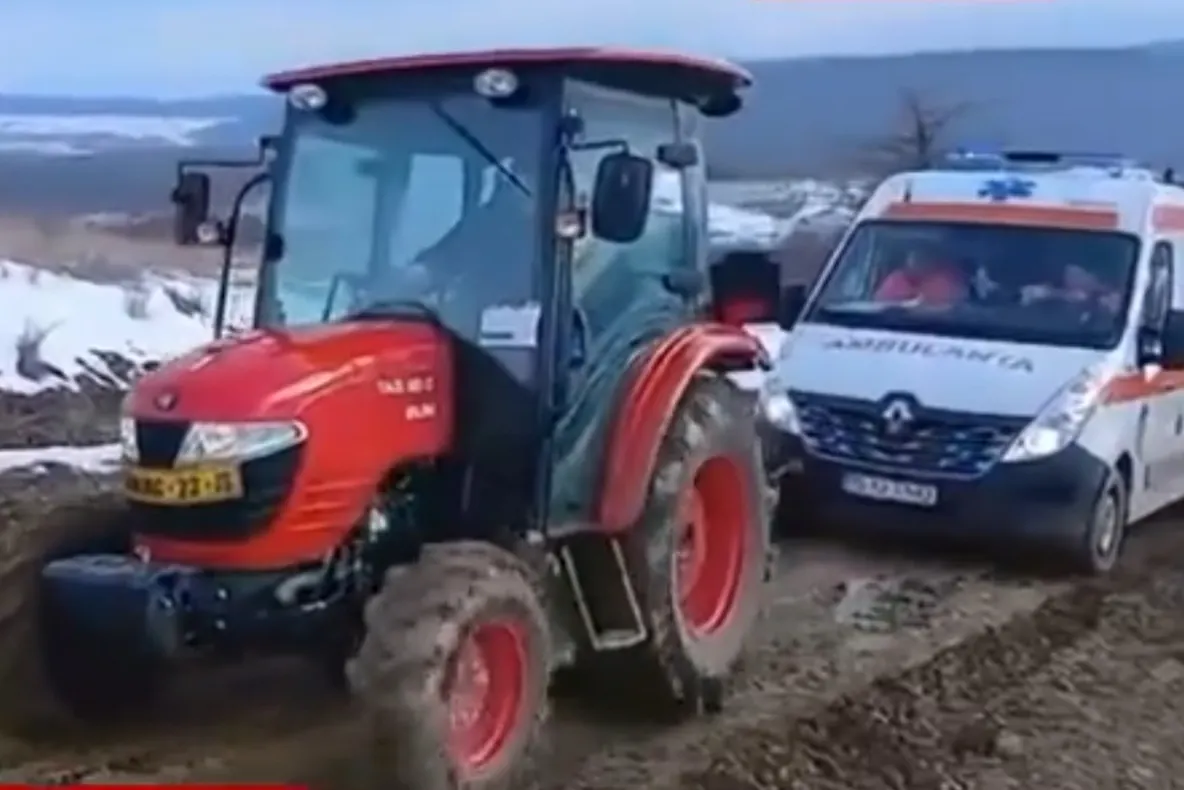 Tragedie la Iași. Un bebeluș a murit pentru că ambulanța s-a împotmolit