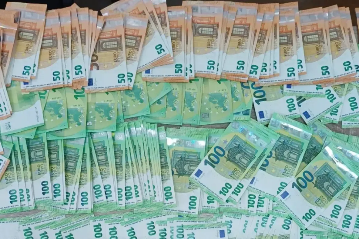 Descoperire incredibilă pentru o femeie din Serbia: ce a făcut după ce a găsit 700.000 de euro sub saltea