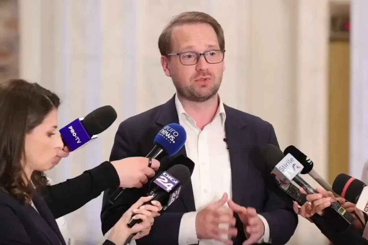 Dominic Fritz își păstrează mandatul de primar, dar va avea salariul redus timp de șase luni
