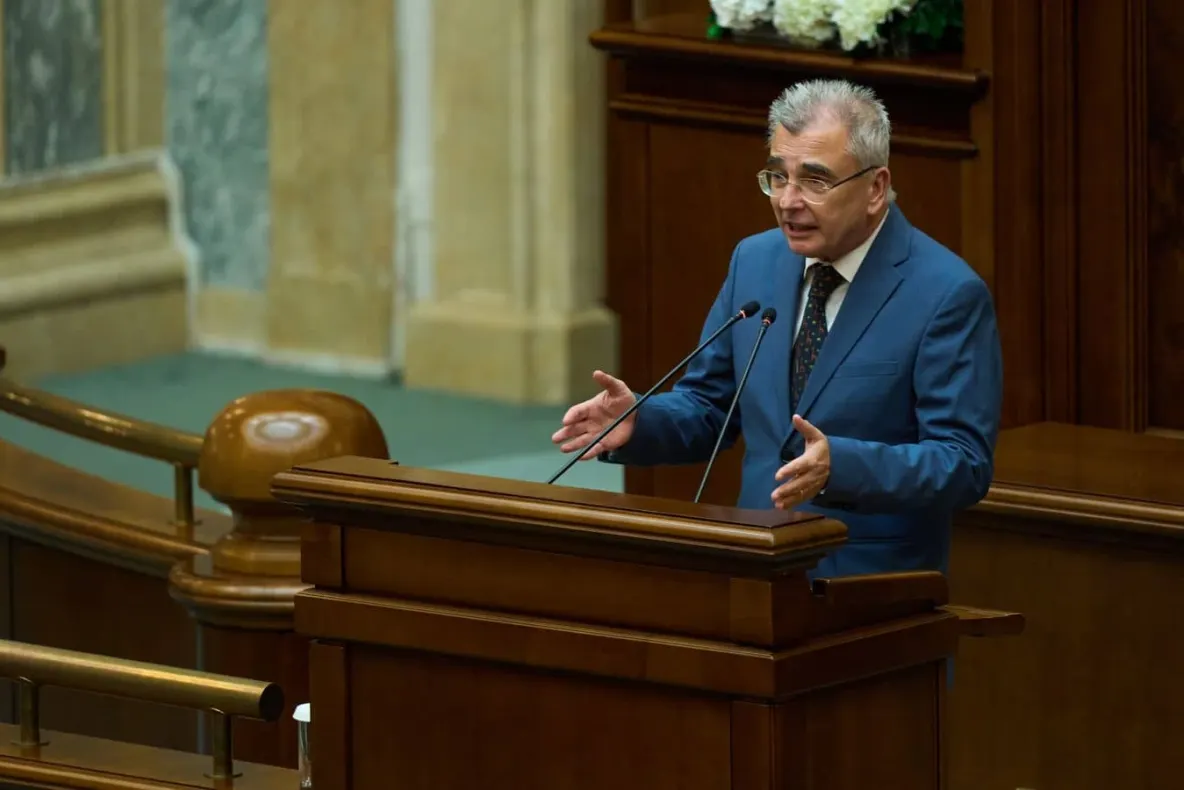 Petrișor Peiu (liderul senatorilor AUR): „În 2016, economia creștea cu 4,3% la instalarea unui guvern tehnocrat. În 2026, economia scade cu 1,2% la propunerea guvernului Tomac”