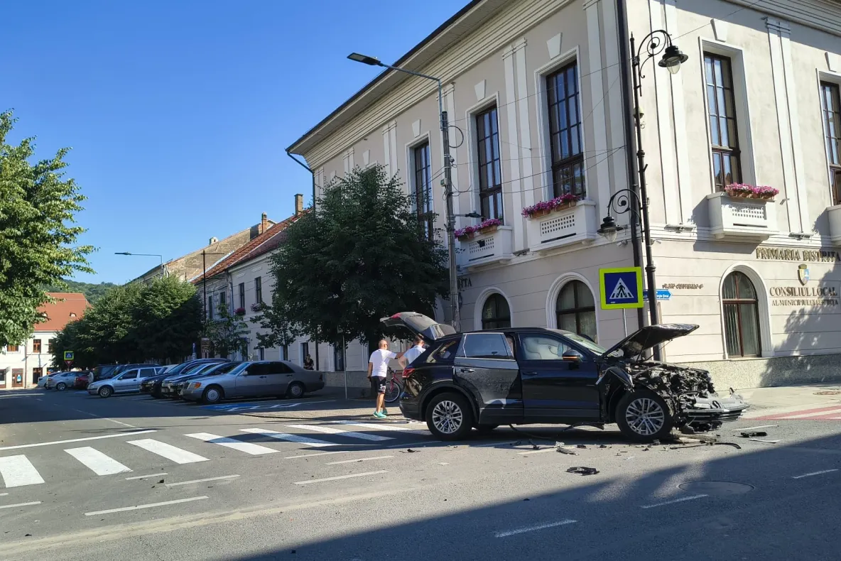 Fostul ministru în Guvernul Bolojan, Bogdan Ivan, implicat într-un accident de mașină | VIDEO