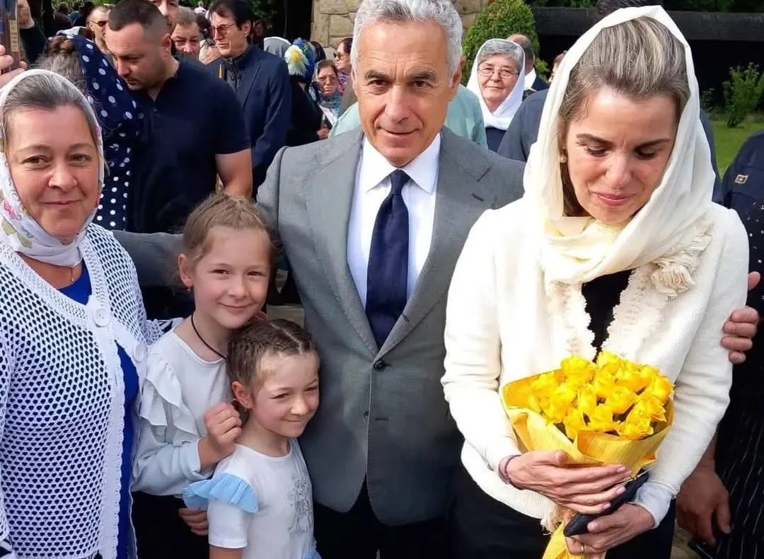 Călin si Cristela Georgescu, la hramul Mănăstirii Almaș - FOTO/VIDEO