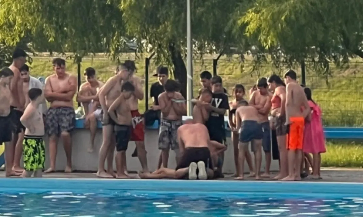 Un copil de 6 ani a fost scos în stare gravă din Ștrandul Municipal din Iași