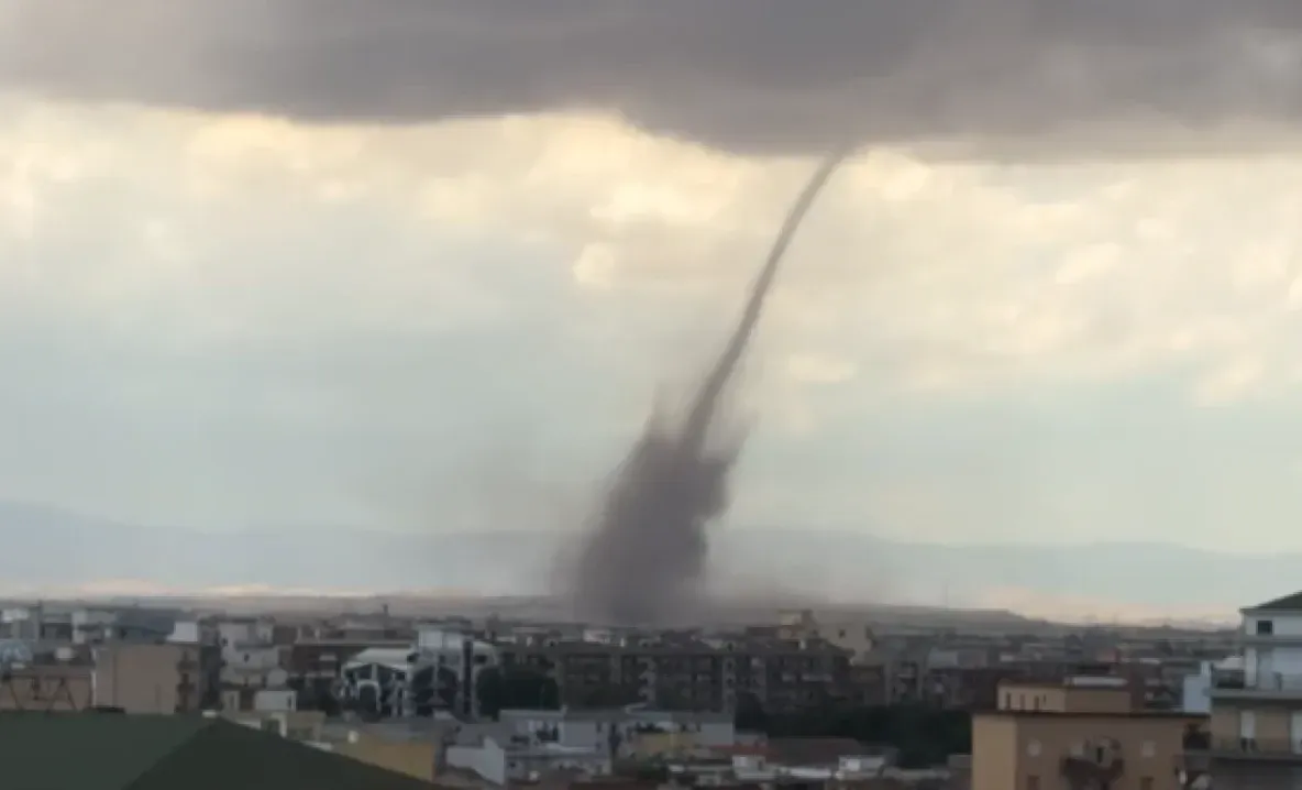 Vremea face ravagii în Italia: o tornadă a speriat locuitorii din sudul țării