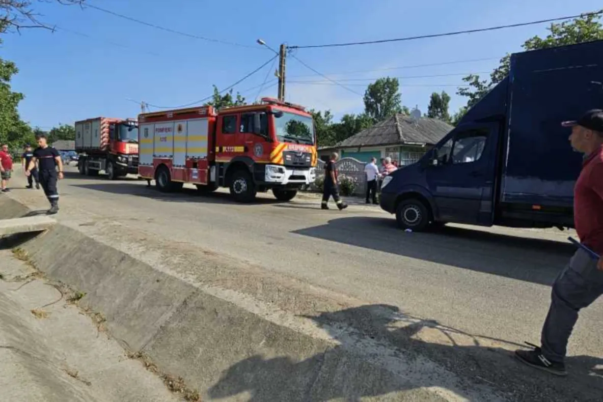 Femeie cu un copil în braţe, lovită de un camion în Iaşi