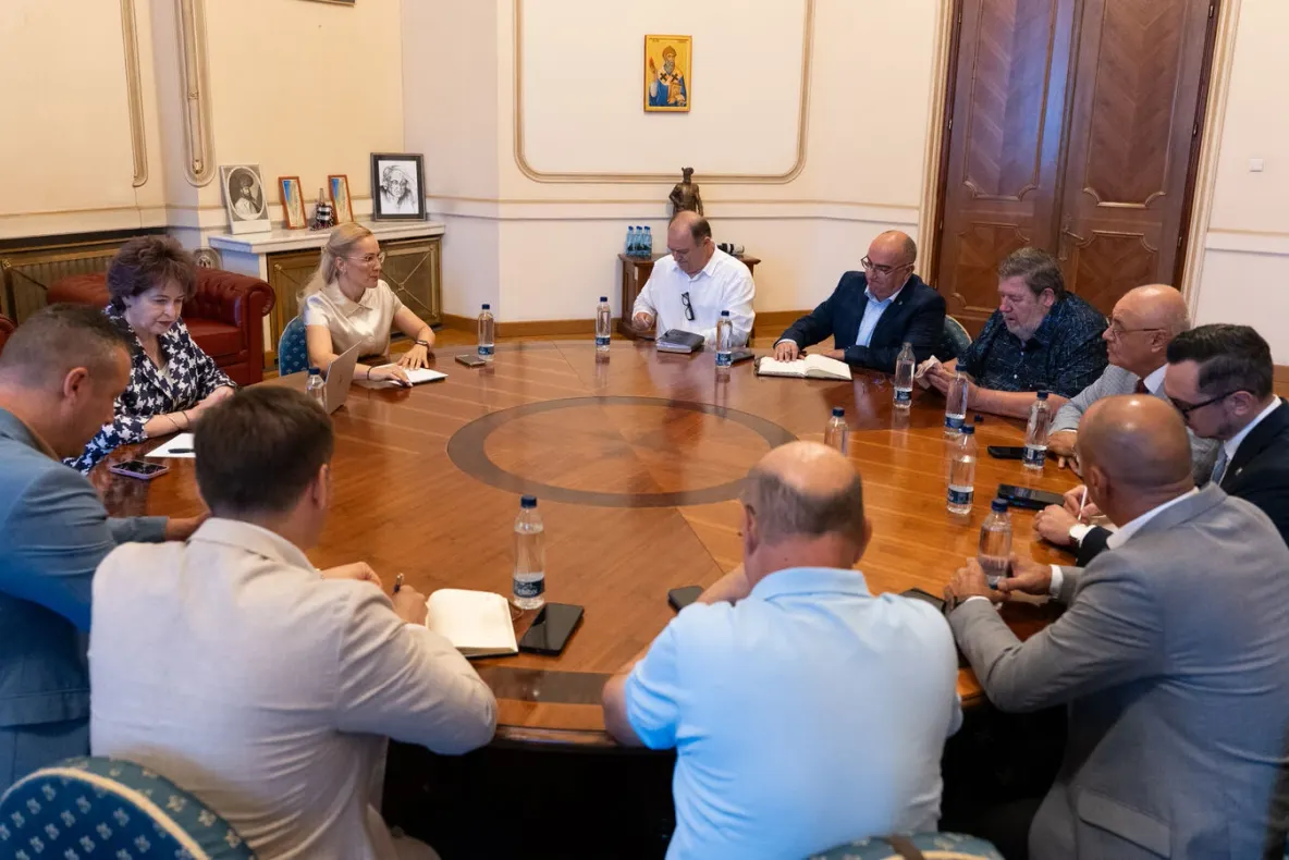 AUR încheie un acord de consultare și dialog cu principalele confederații sindicale pentru corectarea Legii salarizării unitare