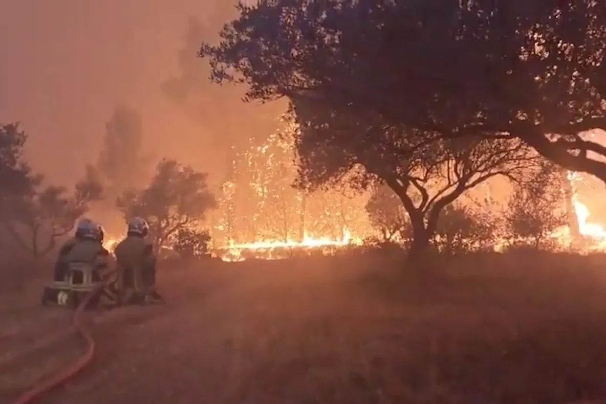 Franța activează Mecanismul de Protecție Civilă al UE, după extinderea incendiilor din Gironde și evacuarea a 20.000 de persoane