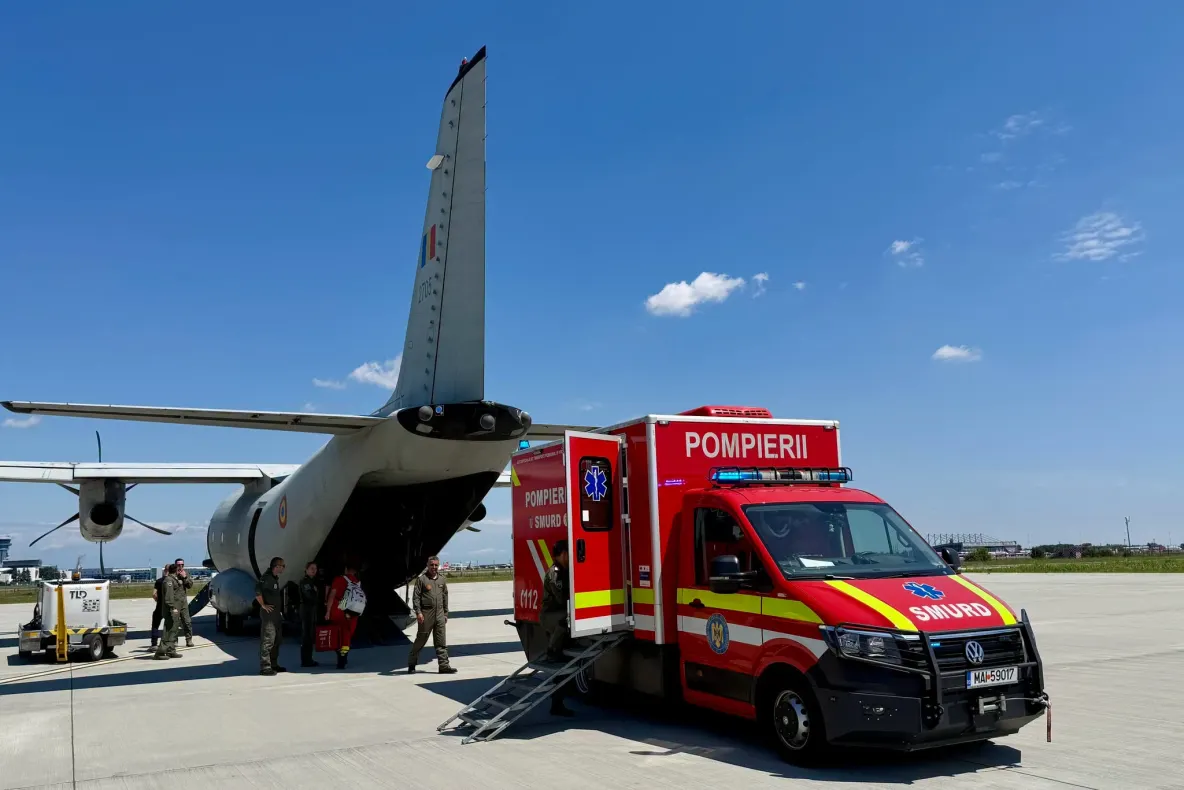 Doi pacienți cu arsuri grave, transferați în Belgia și Germania cu o aeronavă militară românească FOTO&VIDEO