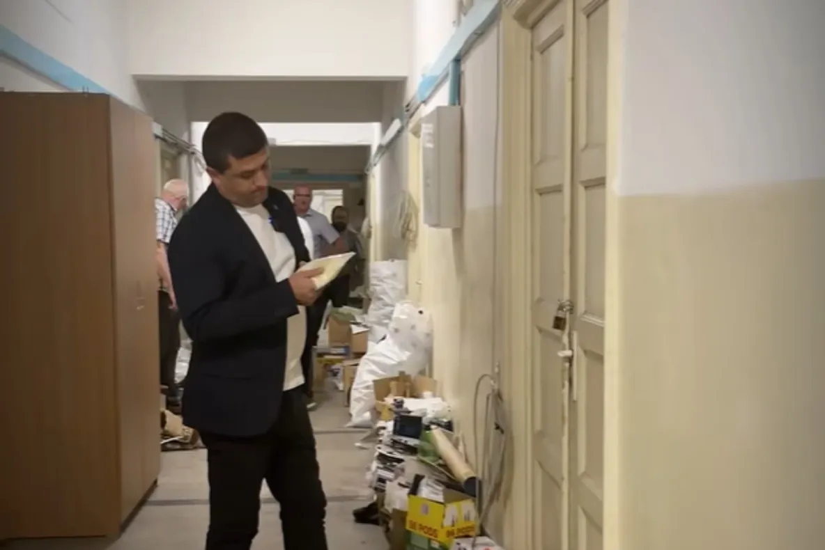 Radu Miruță a „destructurat” o grupare de gospodine care prepara ciocolată în Gara de Nord.”Eu nu admit așa ceva” -VIDEO