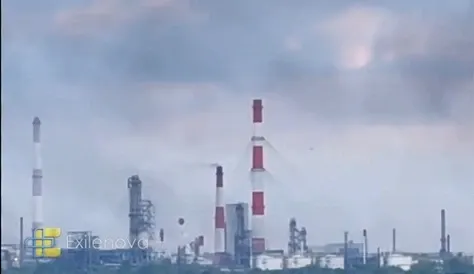 Noapte de foc în Rusia: incendiu la rafinăria din Sizran și petrolier avariat în Marea Azov. Un mort și trei răniți