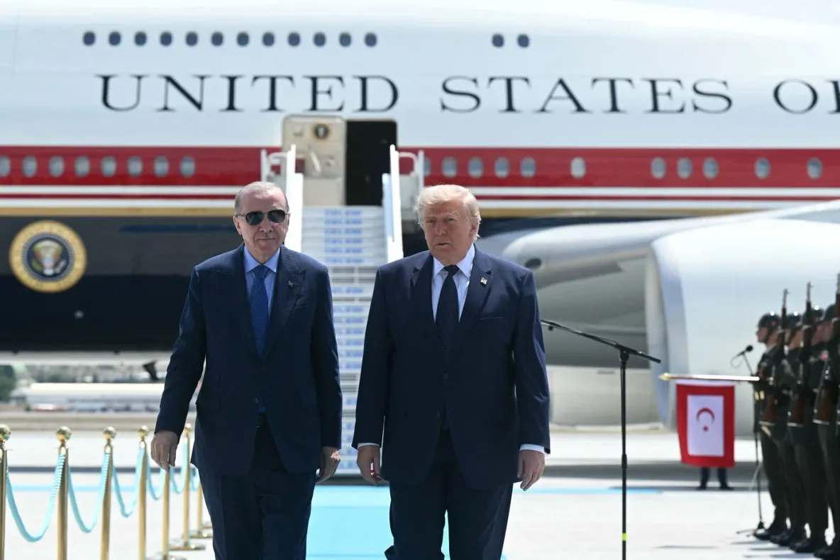 Donald Trump a ajuns la summitul NATO de la Ankara. Air Force One a survolat și România – VIDEO