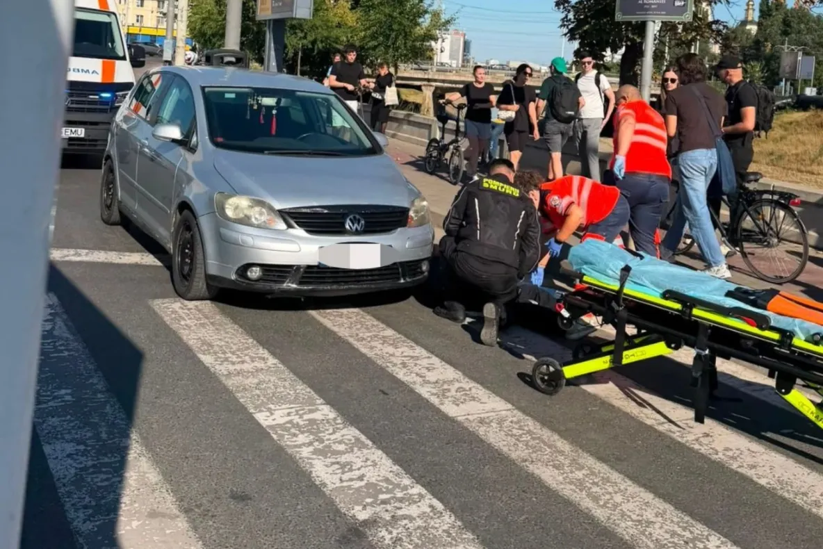 Accident grav în municipiul Iași. Un pieton a fost lovit în plin de o mașină 