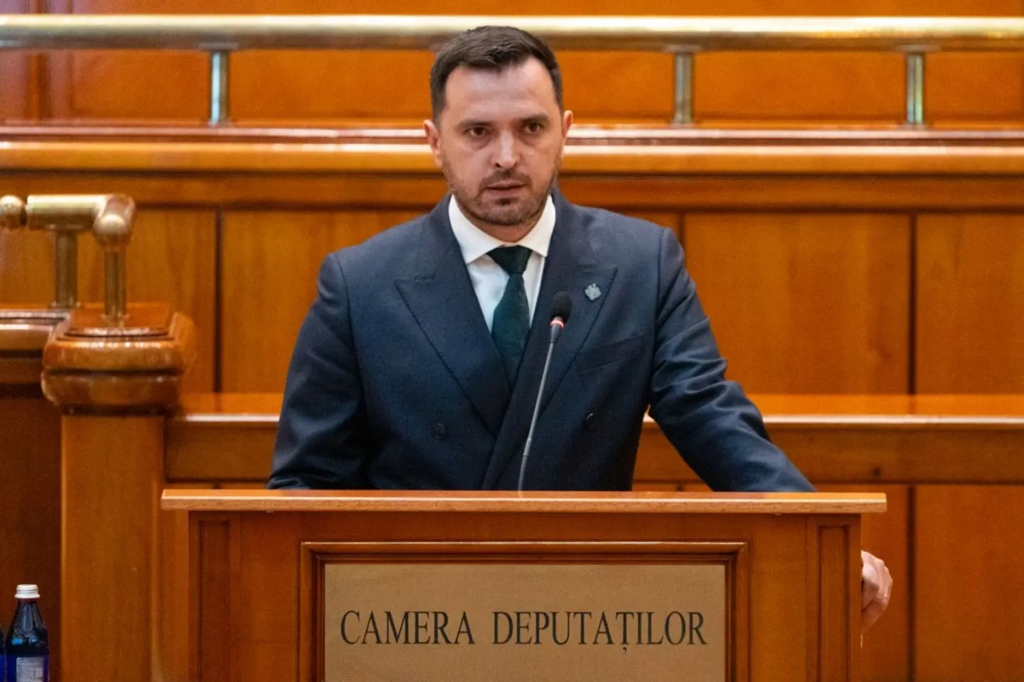 Mihai Enache (liderul deputaților AUR): „Senatorii PNL și Guvernul vor să scoată la vânzare bunuri publice pentru a stinge datoriile pentru vaccinurile Pfizer!”